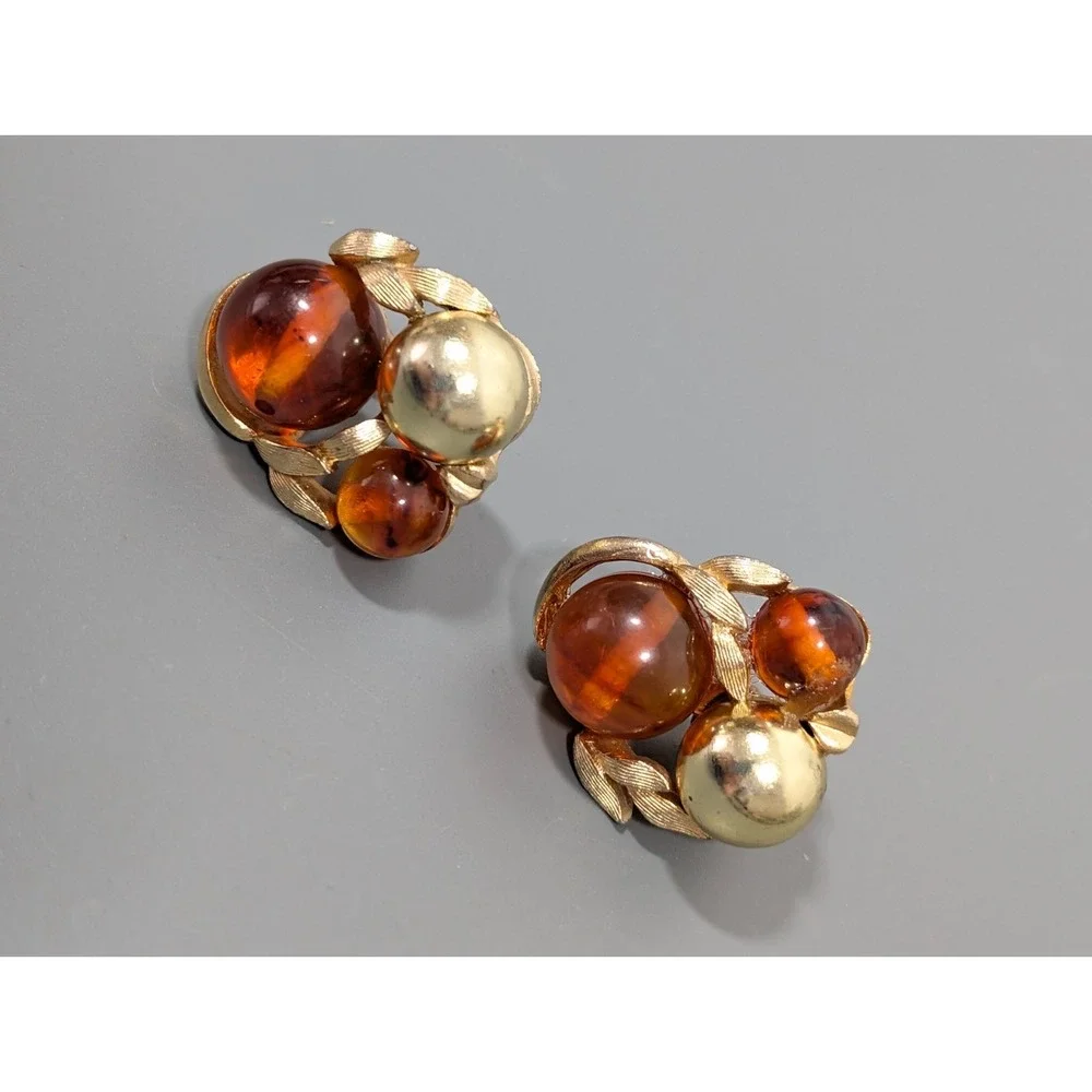 Vintage Gold Tone Faux Amber Lucite‎ Beaded Cluster Clip On Earrings MCM Classic